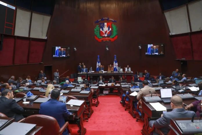 Diputados en sesión extraordinaria en San Cristóbal.