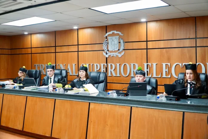 TSE reserva fallo sobre recursos electorales.