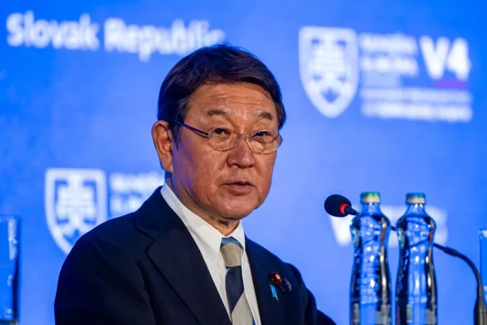 Ministro japonés y Rubio discuten asesinato Okinawa