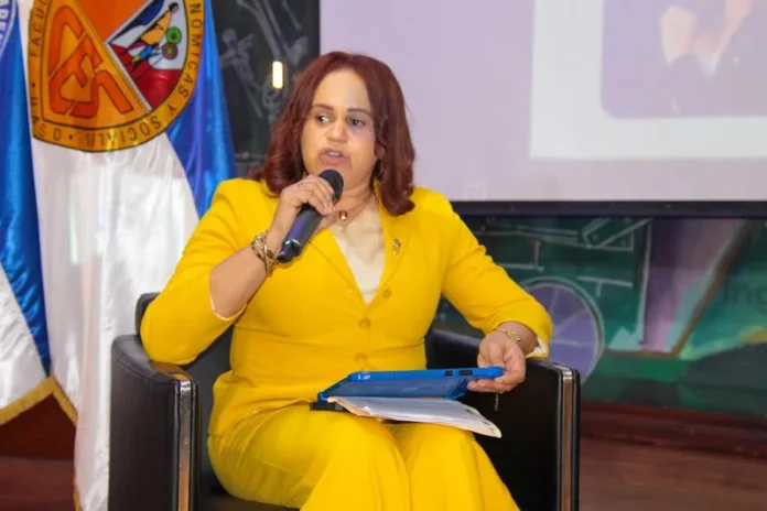 UASD analiza liderazgo ante avances tecnológicos.
