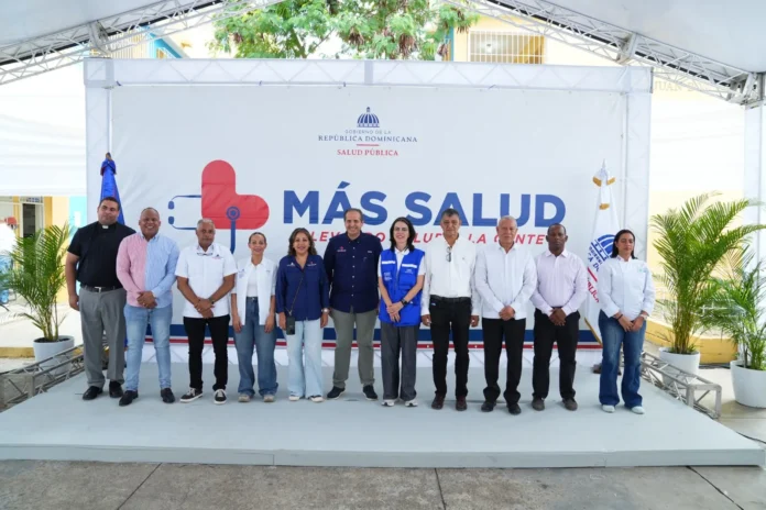 Ministro Víctor Atallah en jornada de salud.