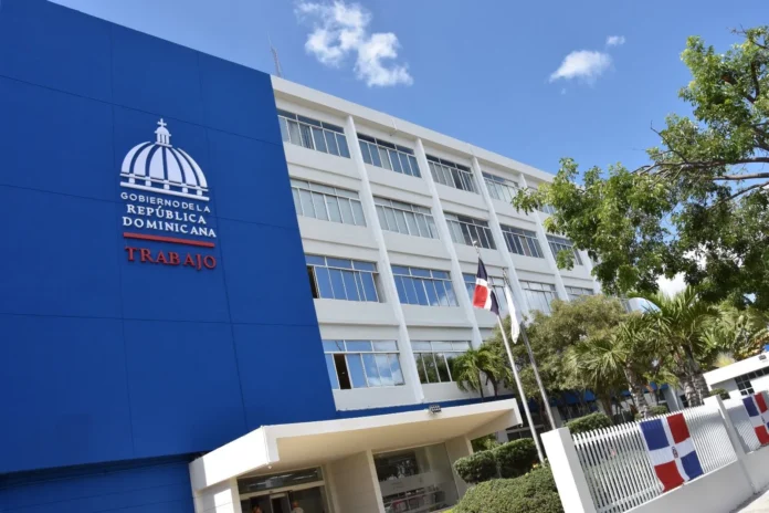 Ministerio de Trabajo mejora condiciones laborales.