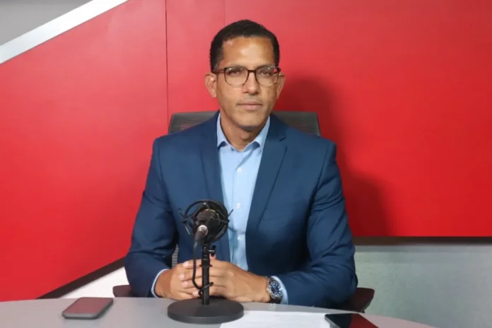 Diputado Bray Vargas en certamen de modelaje.