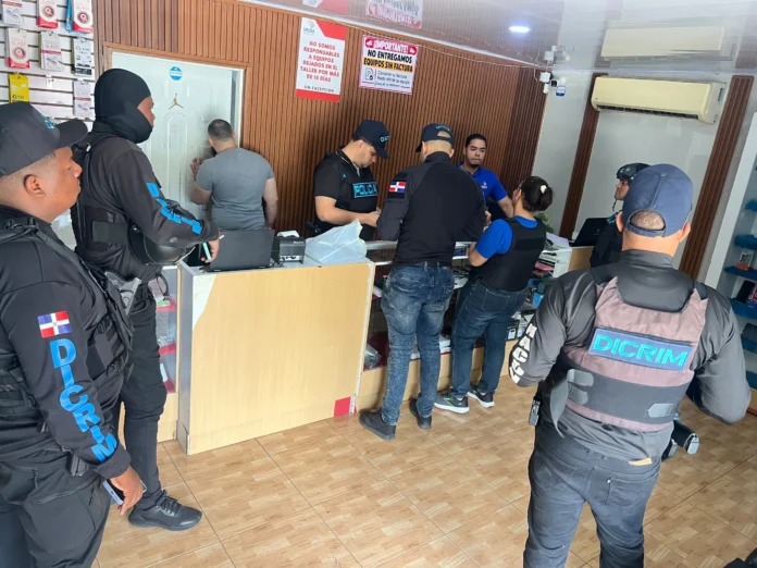Policía incauta 18 celulares en Tamboril.