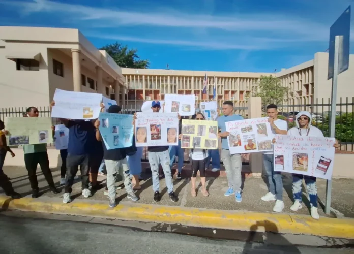 Familiares piden justicia por joven asesinado.