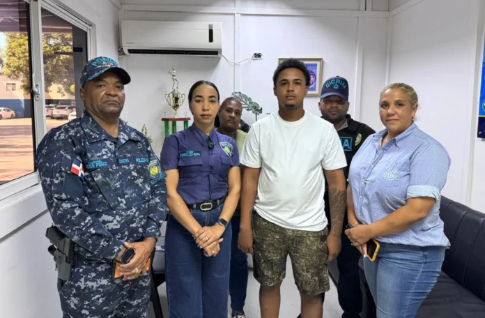 Joven se entrega a la Policía en Santiago