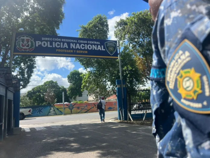 Policía arresta 15 personas y ocupa armas.