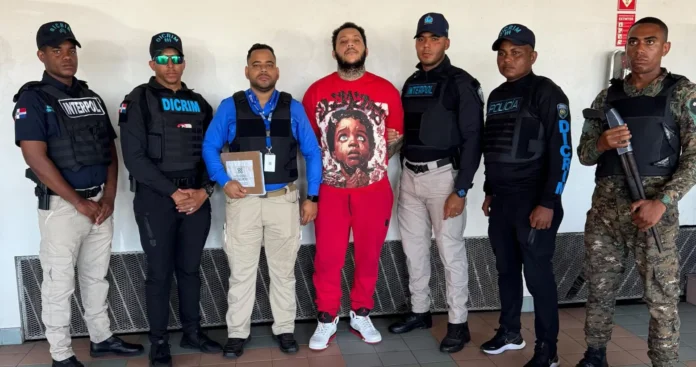 Deportado sospechoso de asesinato en Santiago