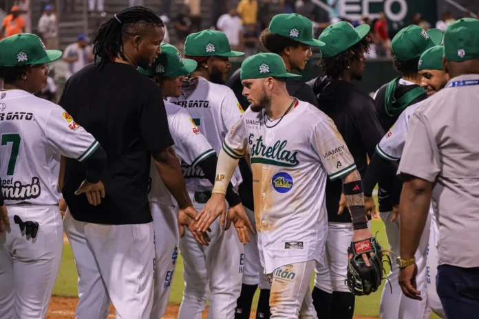 Estrellas Orientales celebran victoria sobre Tigres.