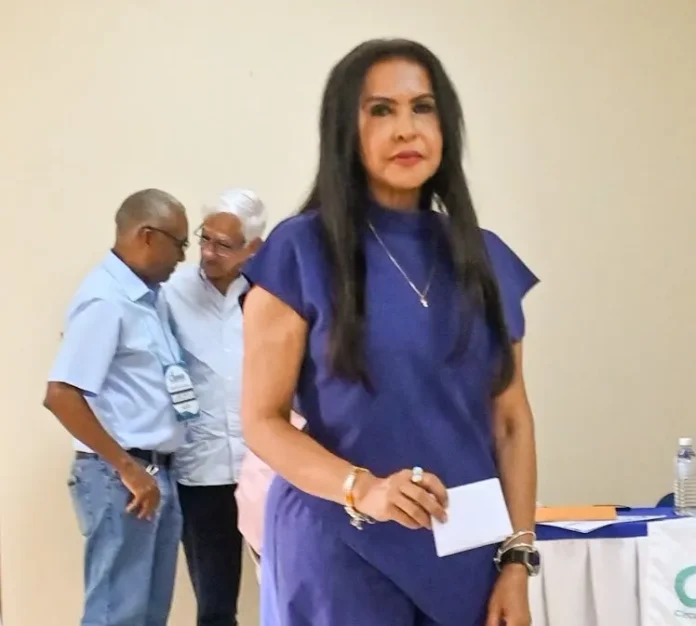 Cruz Jiminián anima a votar en elecciones.