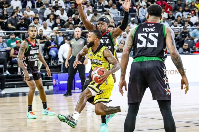 Rafael Barias celebra victoria en semifinal TBS