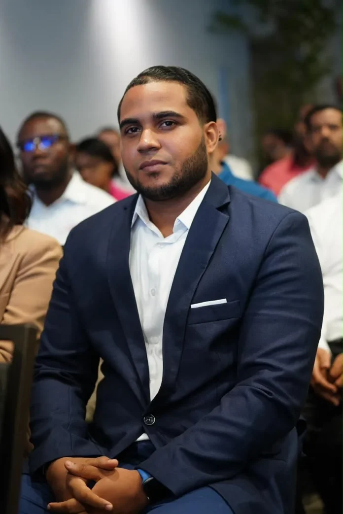 Wilmer Figuereo apoya a jóvenes vulnerables.