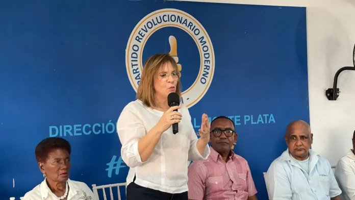 Yadira Henríquez en juramentación del PRM.