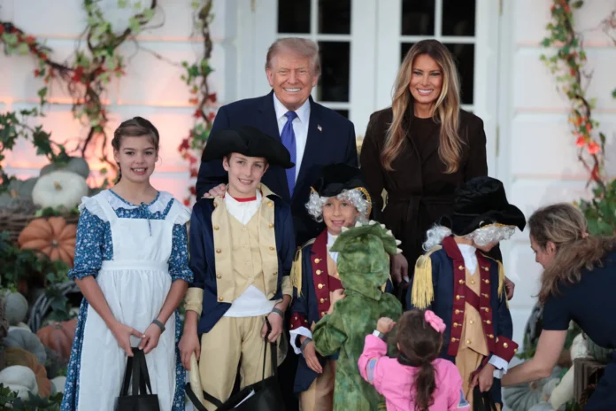 Donald y Melania Trump celebran Halloween 2023.