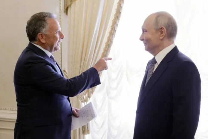 Estadounidense liberado en Rusia regresa a casa.