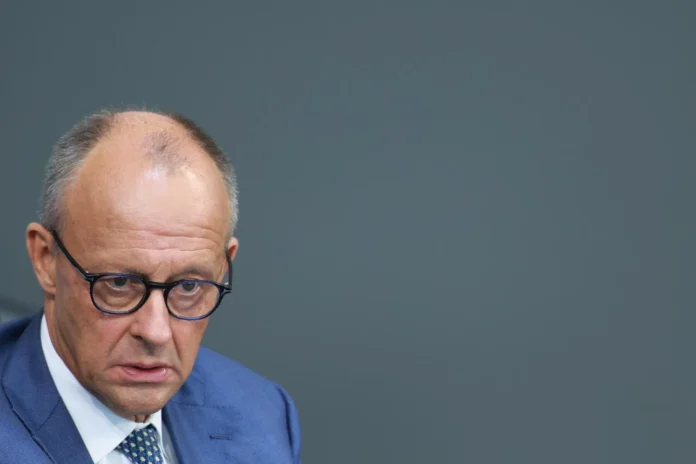 Merz indignado por visita de Schröder a Putin