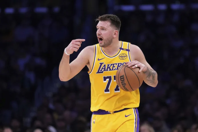 Doncic brilla con 52 puntos en victoria.