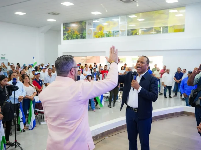 Juramentación de nuevos dirigentes en Santiago