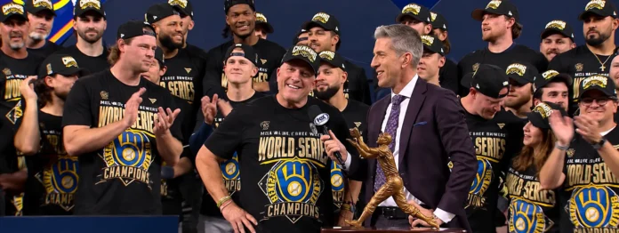 Pat Murphy celebra unión del equipo campeón.