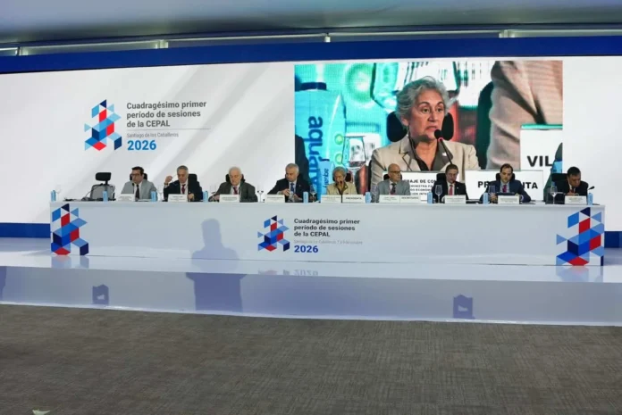 Cepal propone desarrollo sostenible en Santiago.