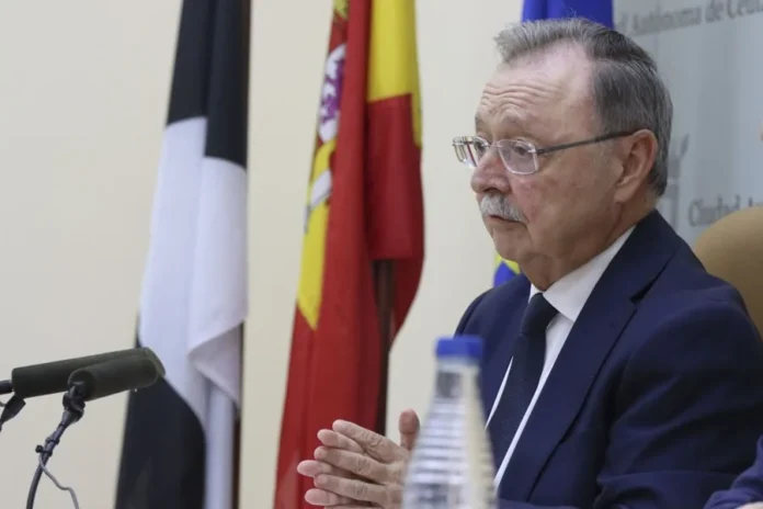 Ceuta enfrenta crisis migratoria con 15,000 migrantes.