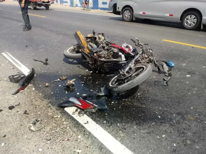 Policía Escolar fallece en accidente de moto