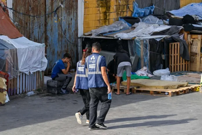 Desmantelamiento de campamento de migrantes en Ceuta