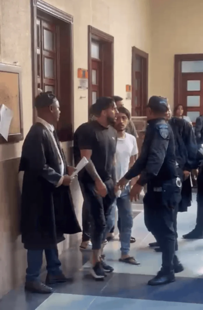 Colombianos enfrentan aplazamiento judicial por asaltos.