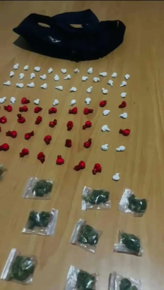 Policía incauta drogas y arma en La Romana