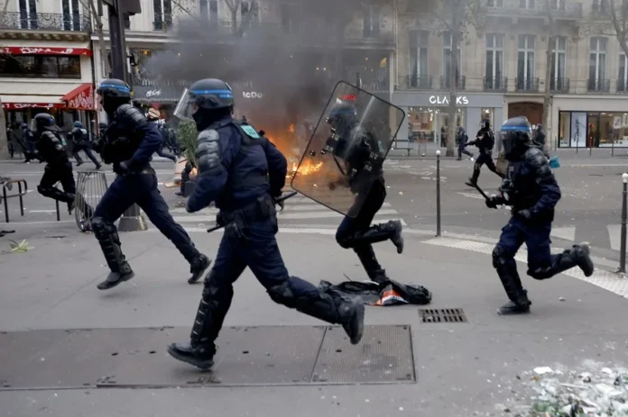 Tensiones entre policías y manifestantes en Francia