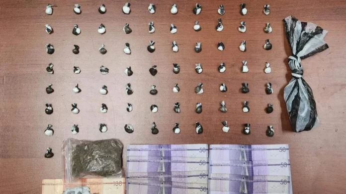 Hombre detenido con cocaína en Santiago.
