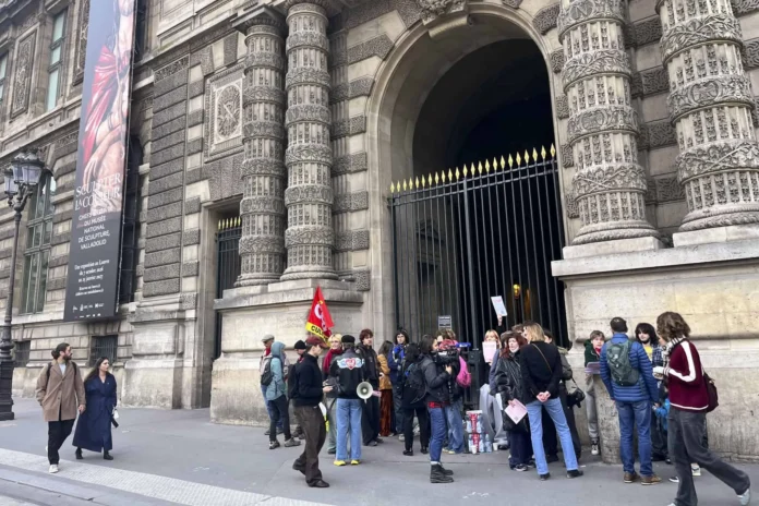 Toques de queda en ciudades francesas.