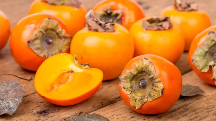 Caqui: fruta otoñal rica en nutrientes.