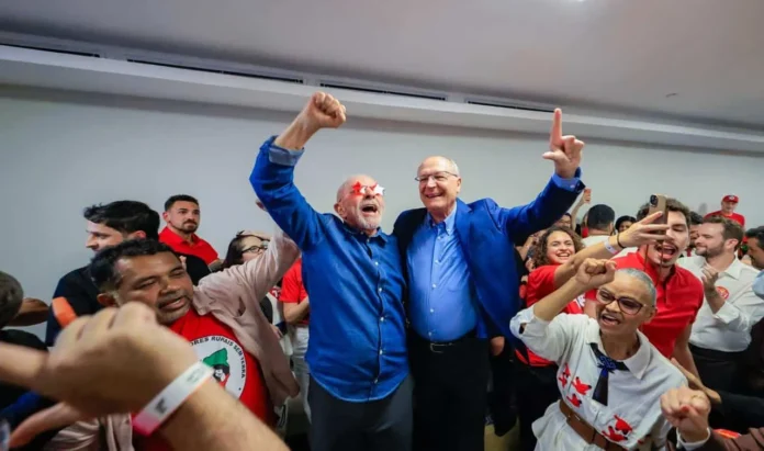 Lula da Silva celebra su reelección en Brasil.