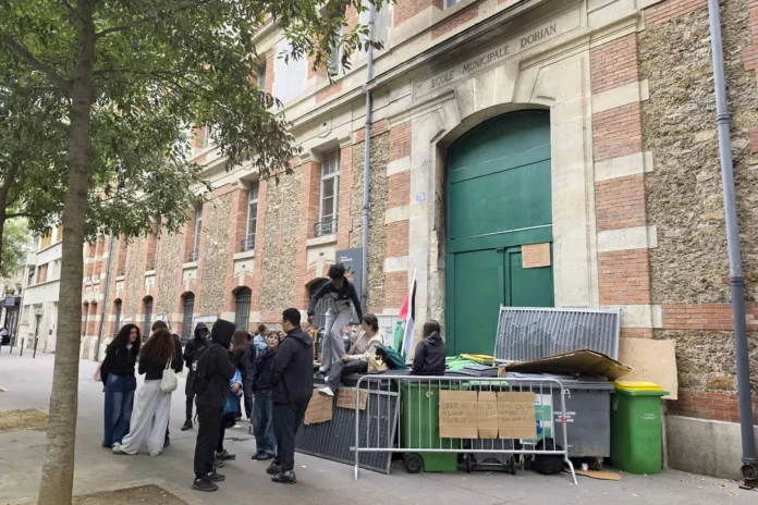 Institutos franceses afectados por protestas estudiantiles.