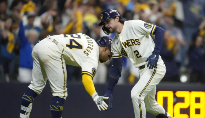 Cerveceros celebran victoria sobre Dodgers 2-1