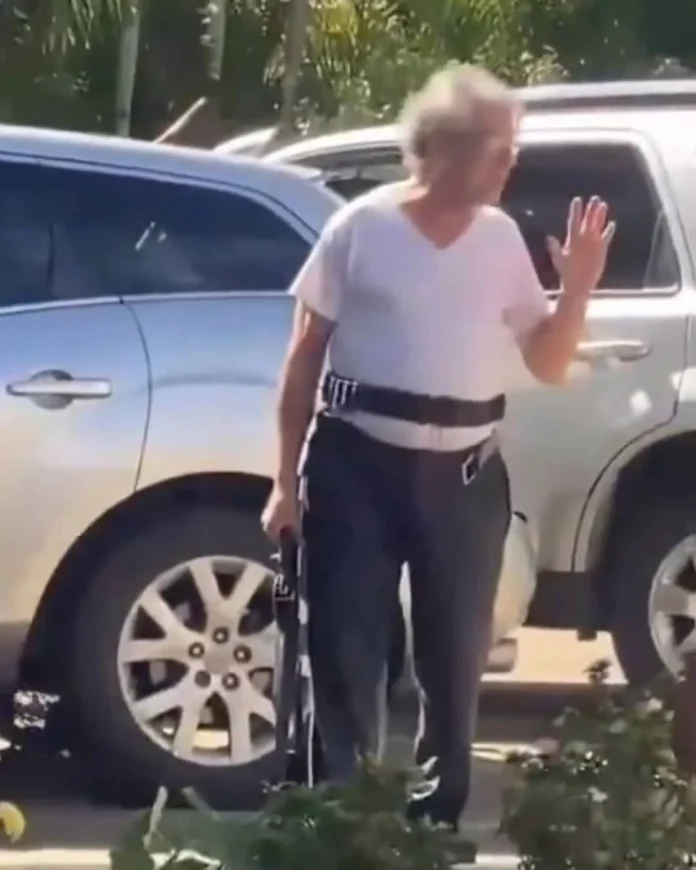 Hombre con escopeta en Ciudad Juan Bosch
