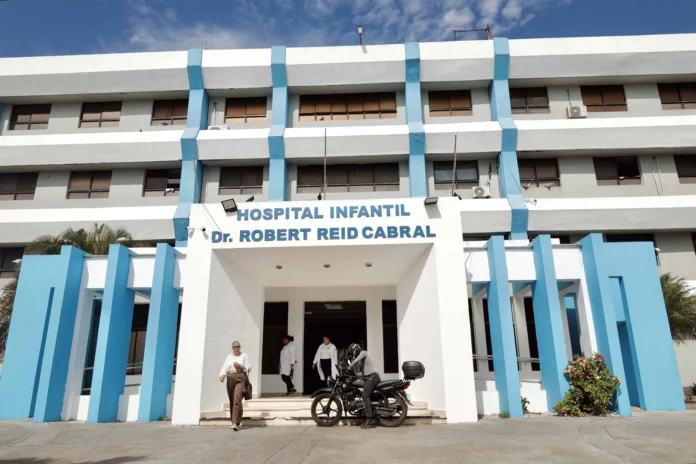 Hospital Robert Reid Cabral opera con generadores.