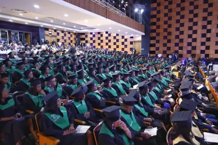 Graduación de 241 profesionales en Iglobal.
