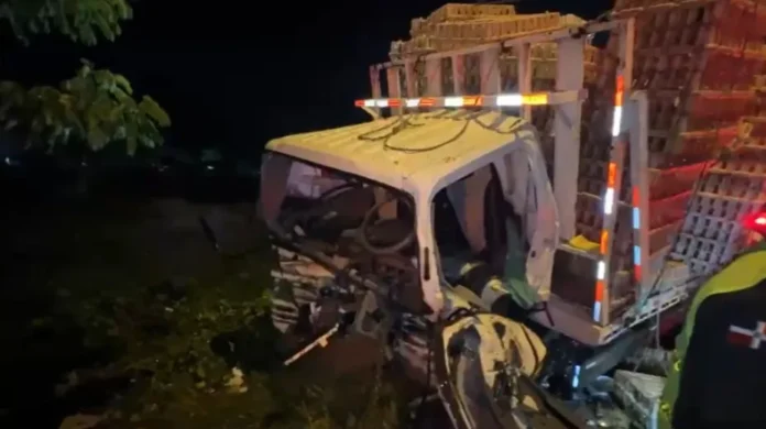 Accidente fatal en Villa Riva, dos muertos.