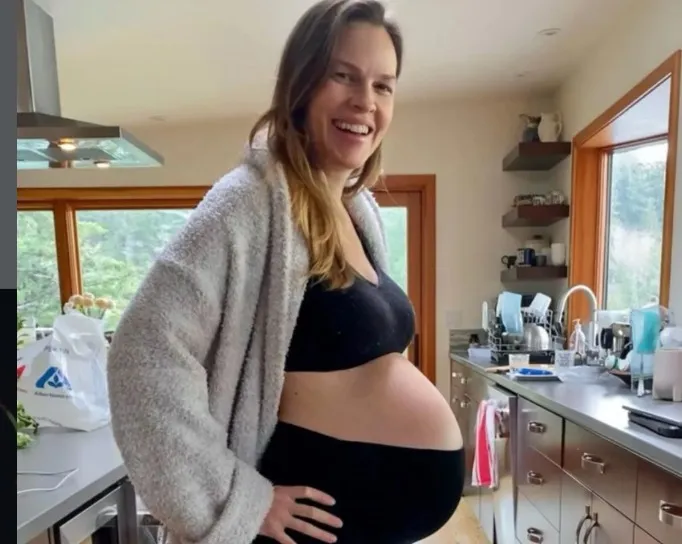 Hilary Swank anuncia su tercer embarazo.