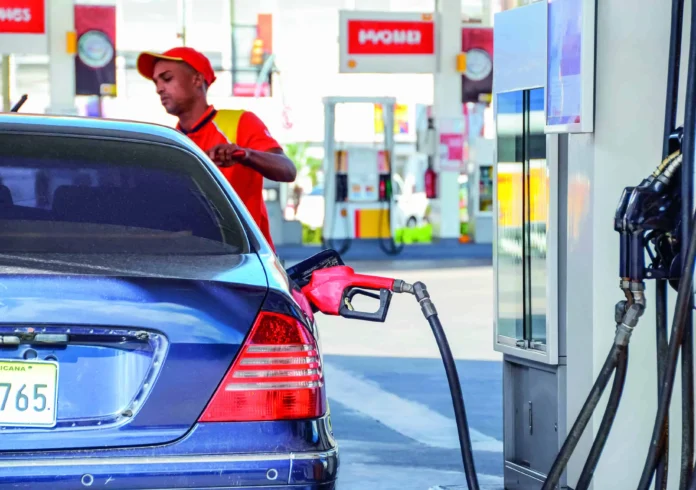 Economía dominicana enfrenta desafíos fiscales y de deuda.