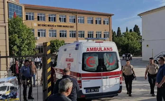 Estudiante muere en ataque con cuchillo en colegio