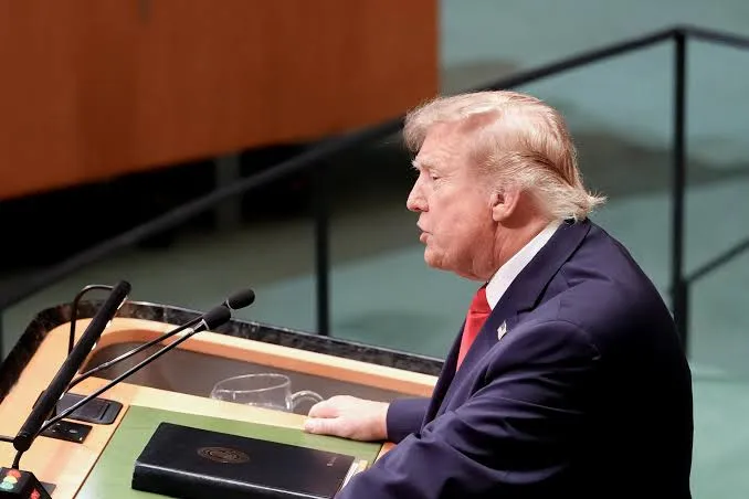 Trump propone cheque de 5.000 dólares.