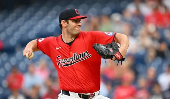 Gavin Williams en el Juego 5 decisivo
