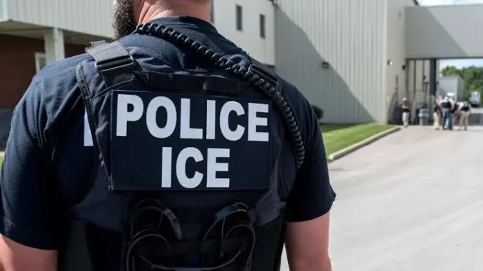 Agente de ICE atropella a inmigrante en Texas