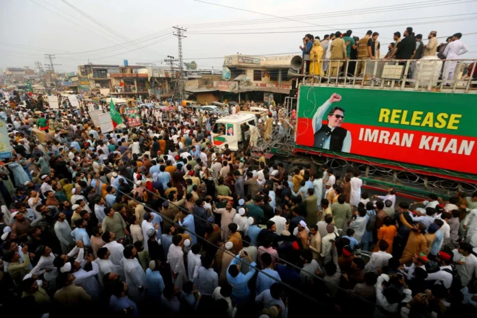Marcha de seguidores de Imran Khan.