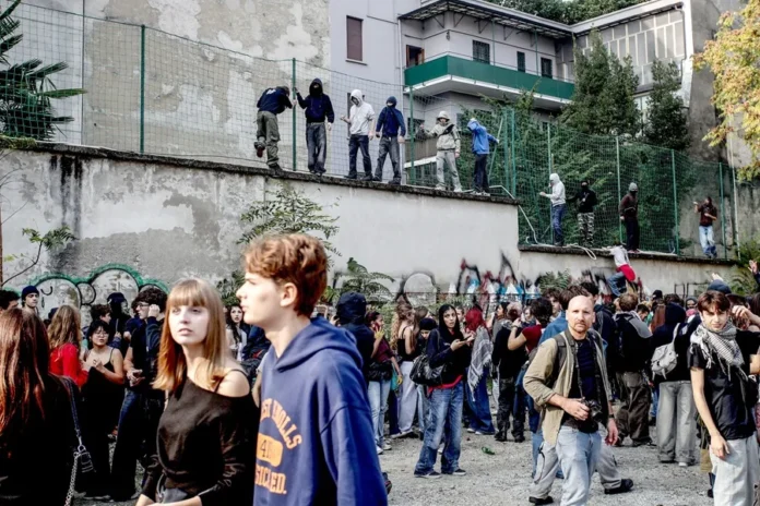 Estudiantes italianos protestan por educación y clima.