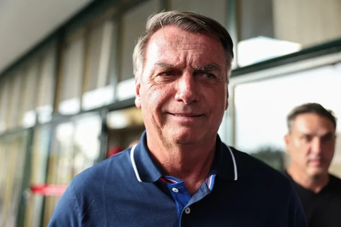 Carlos Bolsonaro habla sobre su padre Jair.