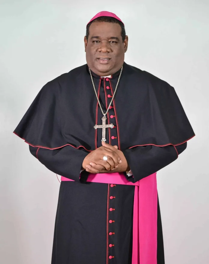 Monseñor Castro Marte recibe Doctorado Honoris Causa.